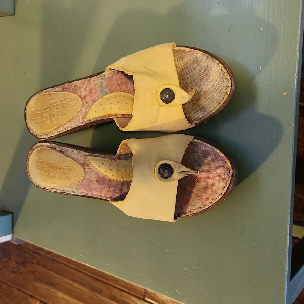 Born sandals